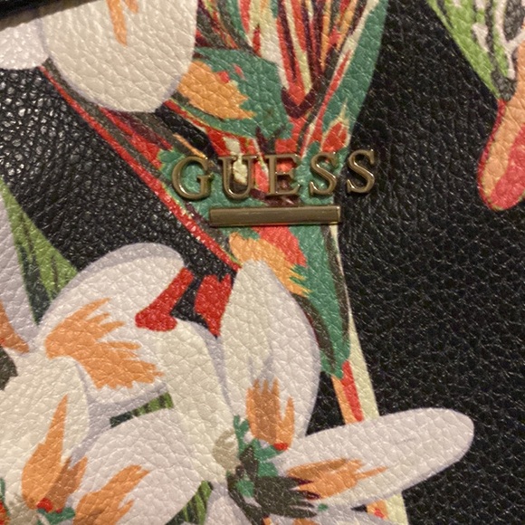 Guess pretty floral backpack with adjustable straps - Picture 2 of 8